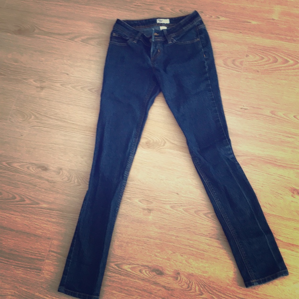 Dark wash skinny jeans from Kohl’s